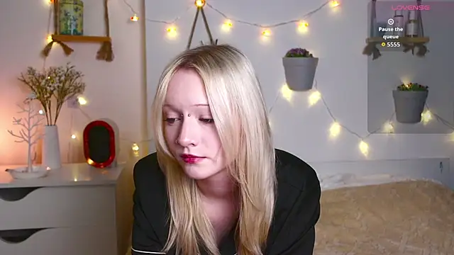 Snapshot of ArcticaRyder chatting on 09.28.25 ArcticaRyder online show from 09.28.25