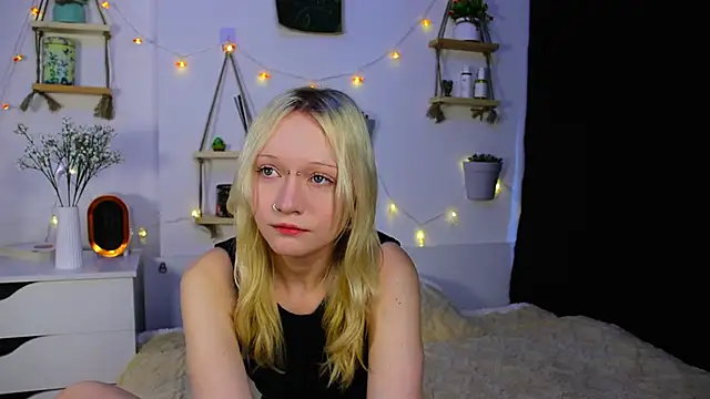 Snapshot of ArcticaRyder chatting on 10.04.25 ArcticaRyder online show from 10.04.25