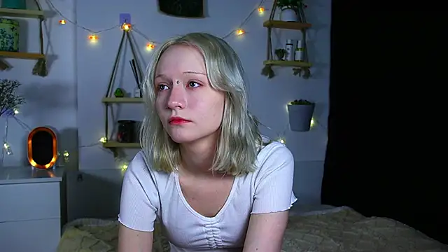 Snapshot of ArcticaRyder chatting on 10.10.25 ArcticaRyder online show from 10.10.25