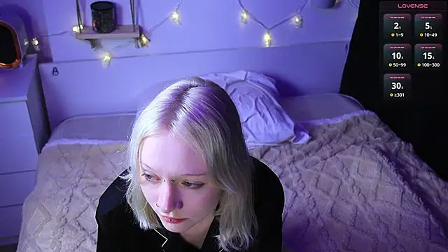 Snapshot of ArcticaRyder chatting on 10.15.25 ArcticaRyder online show from 10.15.25