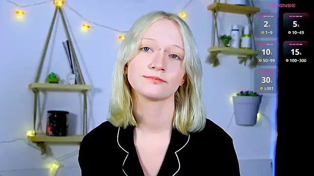 Snapshot of ArcticaRyder chatting on 10.16.25 ArcticaRyder online show from 10.16.25