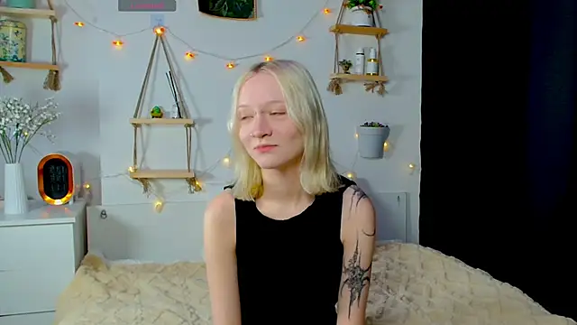 Snapshot of ArcticaRyder chatting on 11.03.25 ArcticaRyder online show from 11.03.25