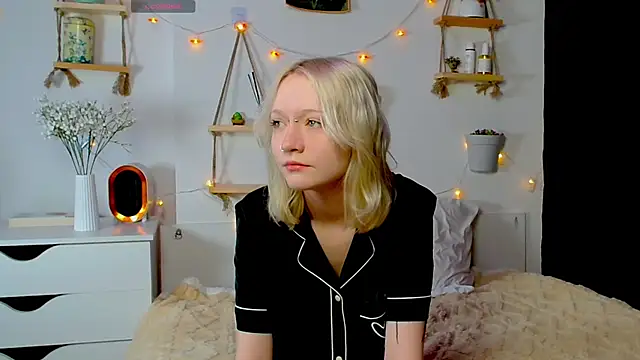 Snapshot of ArcticaRyder chatting on 11.06.25 ArcticaRyder online show from 11.06.25