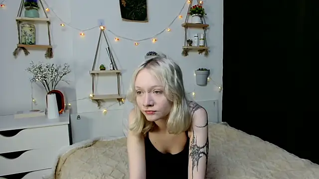 Snapshot of ArcticaRyder chatting on 11.07.25 ArcticaRyder online show from 11.07.25