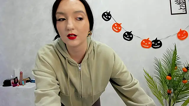 Snapshot of Lesley_Wins chatting on 10.17.25 Lesley Wins online show from 10.17.25