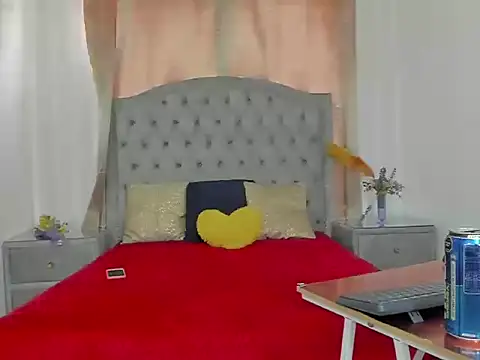 Snapshot of AlexMillons chatting on 10.25.25 AlexMillons online show from 10.25.25