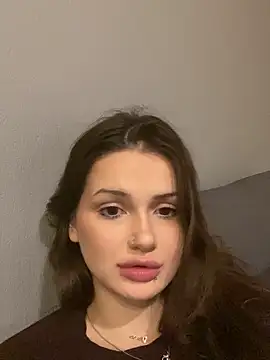 SoShyEmmyyy online show from 09.29.25