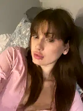 SoShyEmmyyy online show from 10.05.25