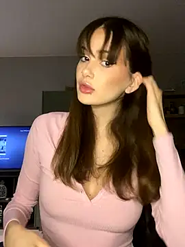 SoShyEmmyyy online show from 10.12.25