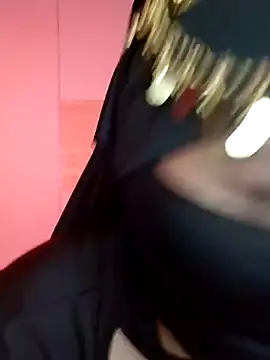 Snapshot of sahara1_ chatting on 10.12.25 sahara1  online show from 10.12.25