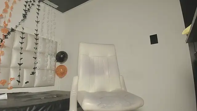 Snapshot of peyton__wat chatting on 10.28.25 peyton wat online show from 10.28.25