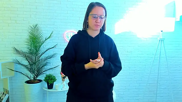 ToriSeagren online show from 09.21.25