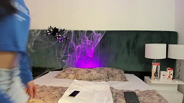 Snapshot of VanessaParis__ chatting on 10.26.25 VanessaParis online show from 10.26.25