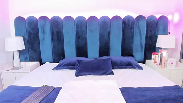 Snapshot of VanessaParis__ chatting on 11.07.25 VanessaParis online show from 11.07.25