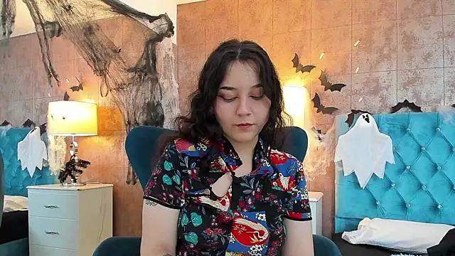 Snapshot of ChloeNoire chatting on 10.15.25 ChloeNoire online show from 10.15.25