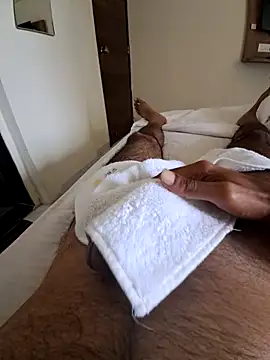 Snapshot of scotchnsoda chatting on 09.21.25 scotchnsoda online show from 09.21.25