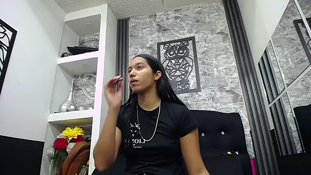 Snapshot of Lil_Rose2006 chatting on 10.01.25 Lil Rose2006 online show from 10.01.25