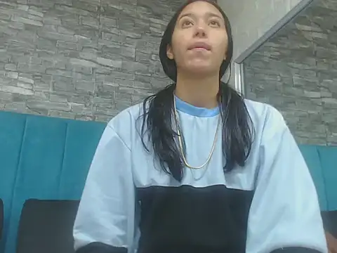 Snapshot of Lil_Rose2006 chatting on 10.04.25 Lil Rose2006 online show from 10.04.25