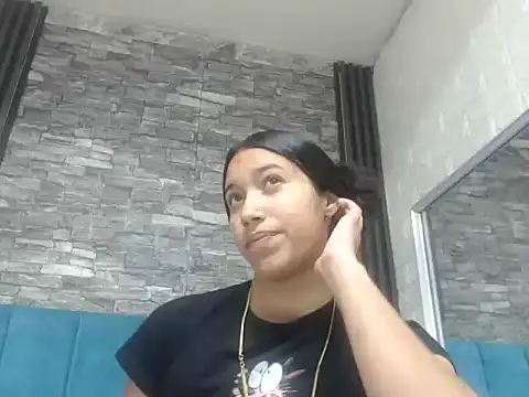 Snapshot of Lil_Rose2006 chatting on 10.11.25 Lil Rose2006 online show from 10.11.25