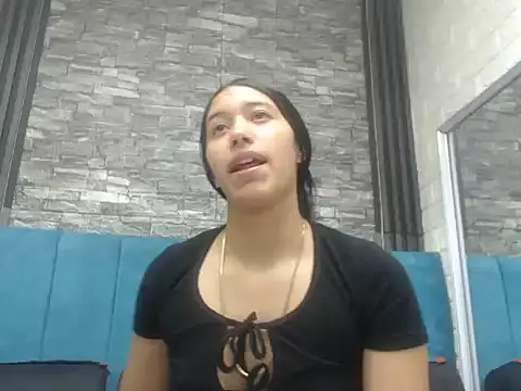 Snapshot of Lil_Rose2006 chatting on 10.16.25 Lil Rose2006 online show from 10.16.25