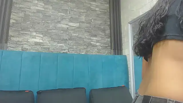 Snapshot of Lil_Rose2006 chatting on 10.27.25 Lil Rose2006 online show from 10.27.25