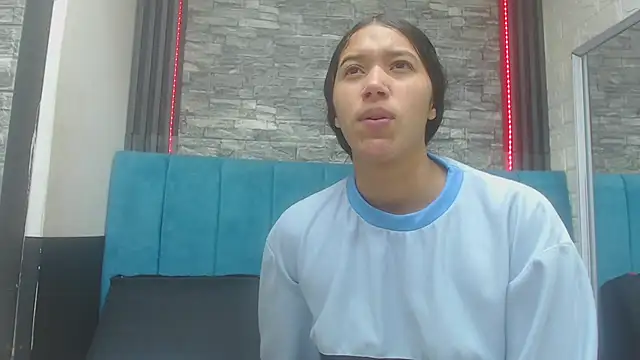 Snapshot of Lil_Rose2006 chatting on 11.04.25 Lil Rose2006 online show from 11.04.25