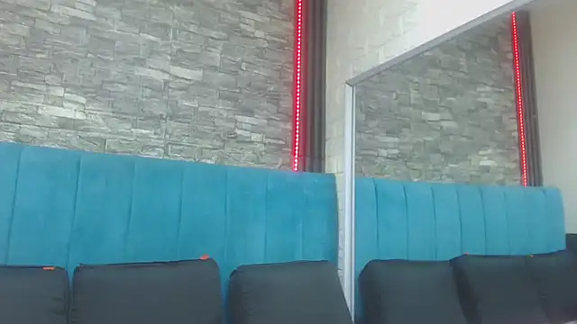 Snapshot of Lil_Rose2006 chatting on 11.07.25 Lil Rose2006 online show from 11.07.25