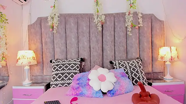 Snapshot of JadeBennett_ chatting on 10.25.25 JadeBennett online show from 10.25.25