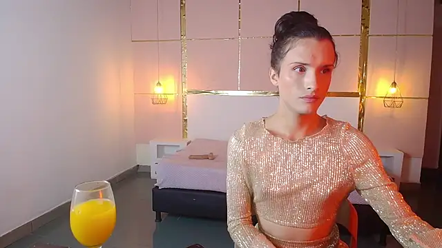 IsabelFernandez online show from 10.10.25