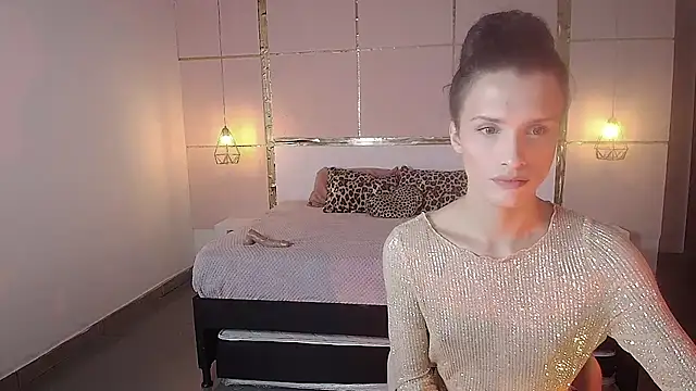 IsabelFernandez online show from 10.21.25
