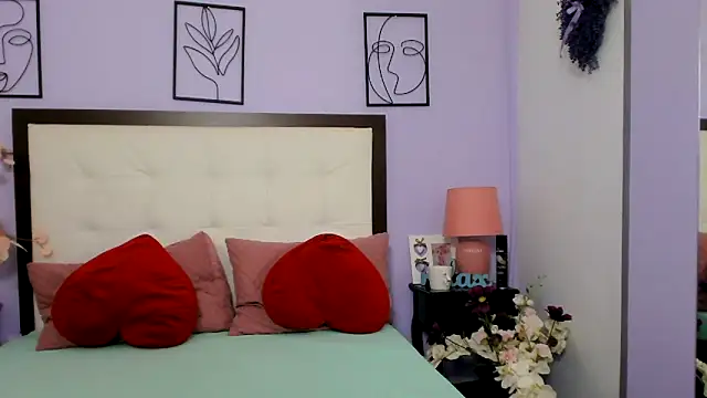 Snapshot of Golden_Kittyy chatting on 11.06.25 Golden Kittyy online show from 11.06.25