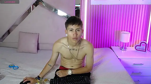 Snapshot of oblivionlove chatting on 10.04.25 oblivionlove online show from 10.04.25