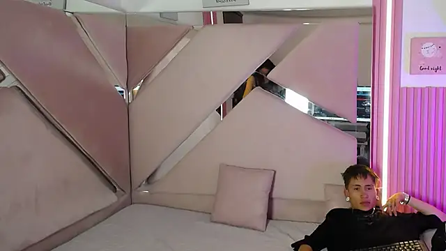 Snapshot of oblivionlove chatting on 10.06.25 oblivionlove online show from 10.06.25