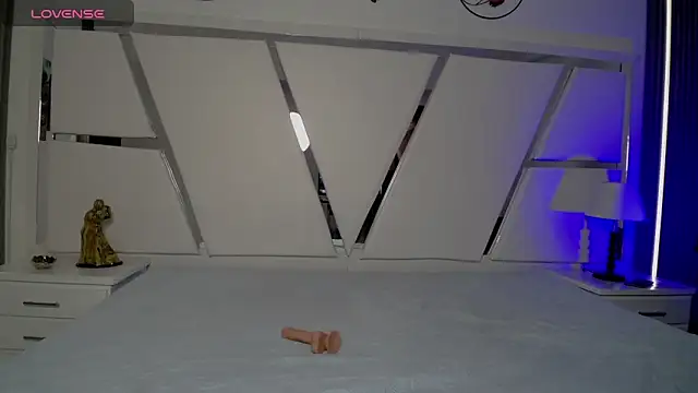 Snapshot of oblivionlove chatting on 10.14.25 oblivionlove online show from 10.14.25