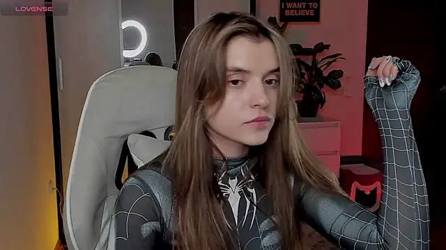 Snapshot of CharmingVixen chatting on 09.24.25 CharmingVixen online show from 09.24.25