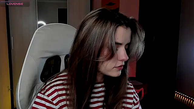 Snapshot of CharmingVixen chatting on 09.25.25 CharmingVixen online show from 09.25.25