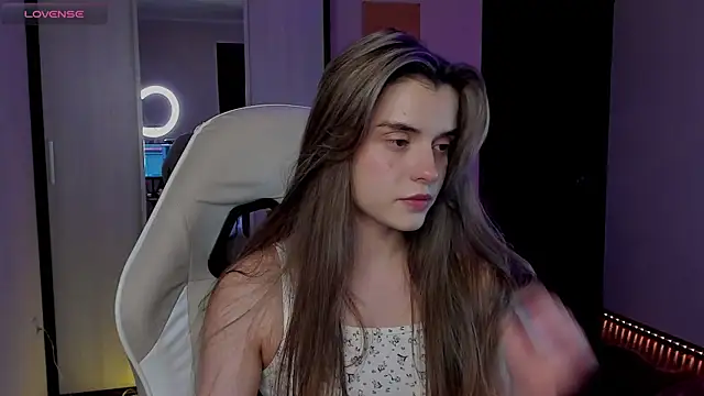 Snapshot of CharmingVixen chatting on 09.26.25 CharmingVixen online show from 09.26.25