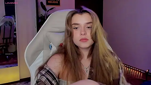 Snapshot of CharmingVixen chatting on 10.05.25 CharmingVixen online show from 10.05.25