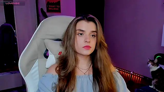 Snapshot of CharmingVixen chatting on 10.08.25 CharmingVixen online show from 10.08.25