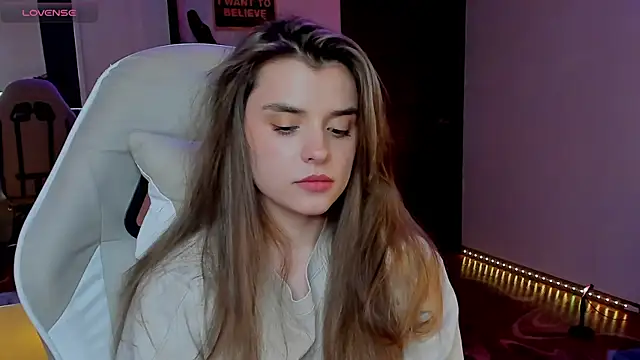 Snapshot of CharmingVixen chatting on 10.09.25 CharmingVixen online show from 10.09.25