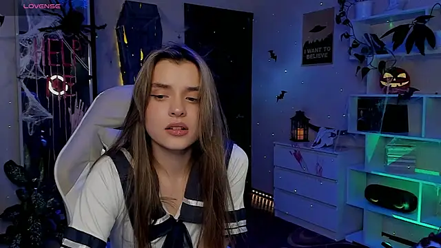 Snapshot of CharmingVixen chatting on 10.27.25 CharmingVixen online show from 10.27.25