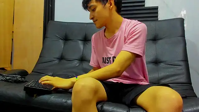 Snapshot of Amun_obsidian chatting on 10.18.25 Amun obsidian online show from 10.18.25