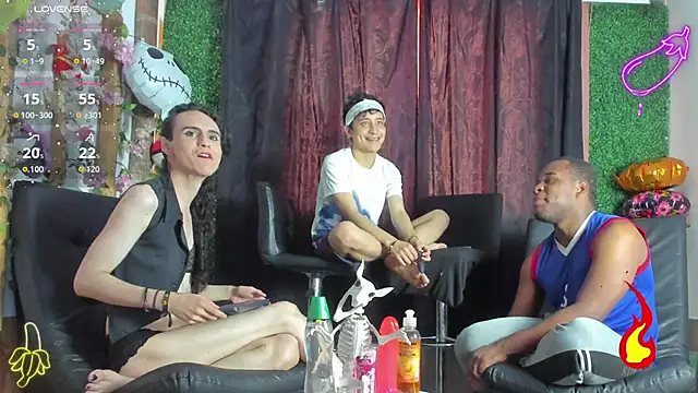 Snapshot of Amun_obsidian chatting on 10.28.25 Amun obsidian online show from 10.28.25