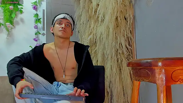 Snapshot of Amun_obsidian chatting on 11.06.25 Amun obsidian online show from 11.06.25