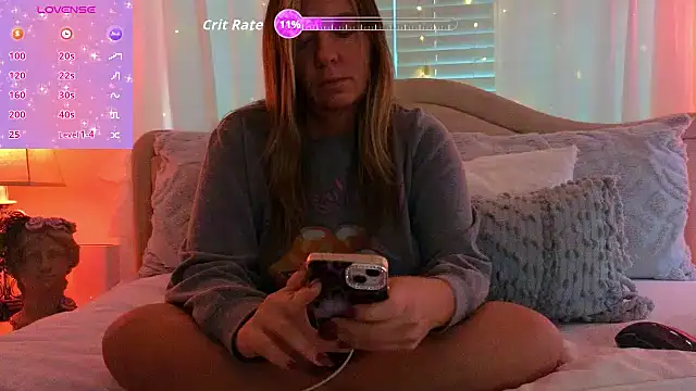 Snapshot of STIFFLERSMOMM chatting on 10.20.25 STIFFLERSMOMM online show from 10.20.25