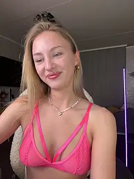 Snapshot of Mally_Say chatting on 10.28.25 Mally Say online show from 10.28.25