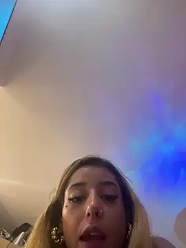 MoniUribe online show from 10.01.25