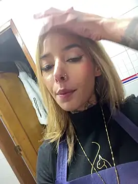 MoniUribe online show from 10.14.25