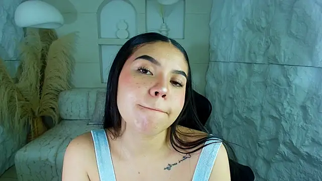 Snapshot of ambarina_r chatting on 10.24.25 ambarina r online show from 10.24.25