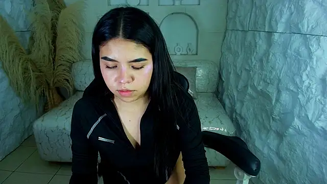 Snapshot of ambarina_r chatting on 10.25.25 ambarina r online show from 10.25.25